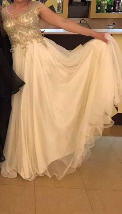 Официална рокля цвят шампанско