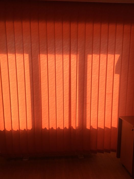 Jaluzele portocalii ca noi