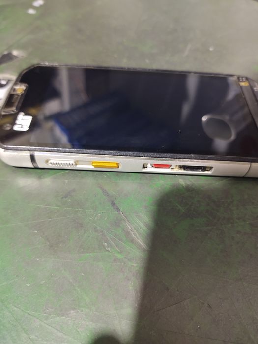 Телефон CAT-s60 водоустойчив