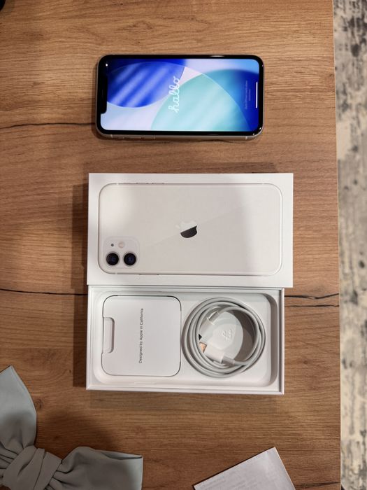 Продам iPhone 11 с объемом памяти 128 гб. Состояние акб 85%.