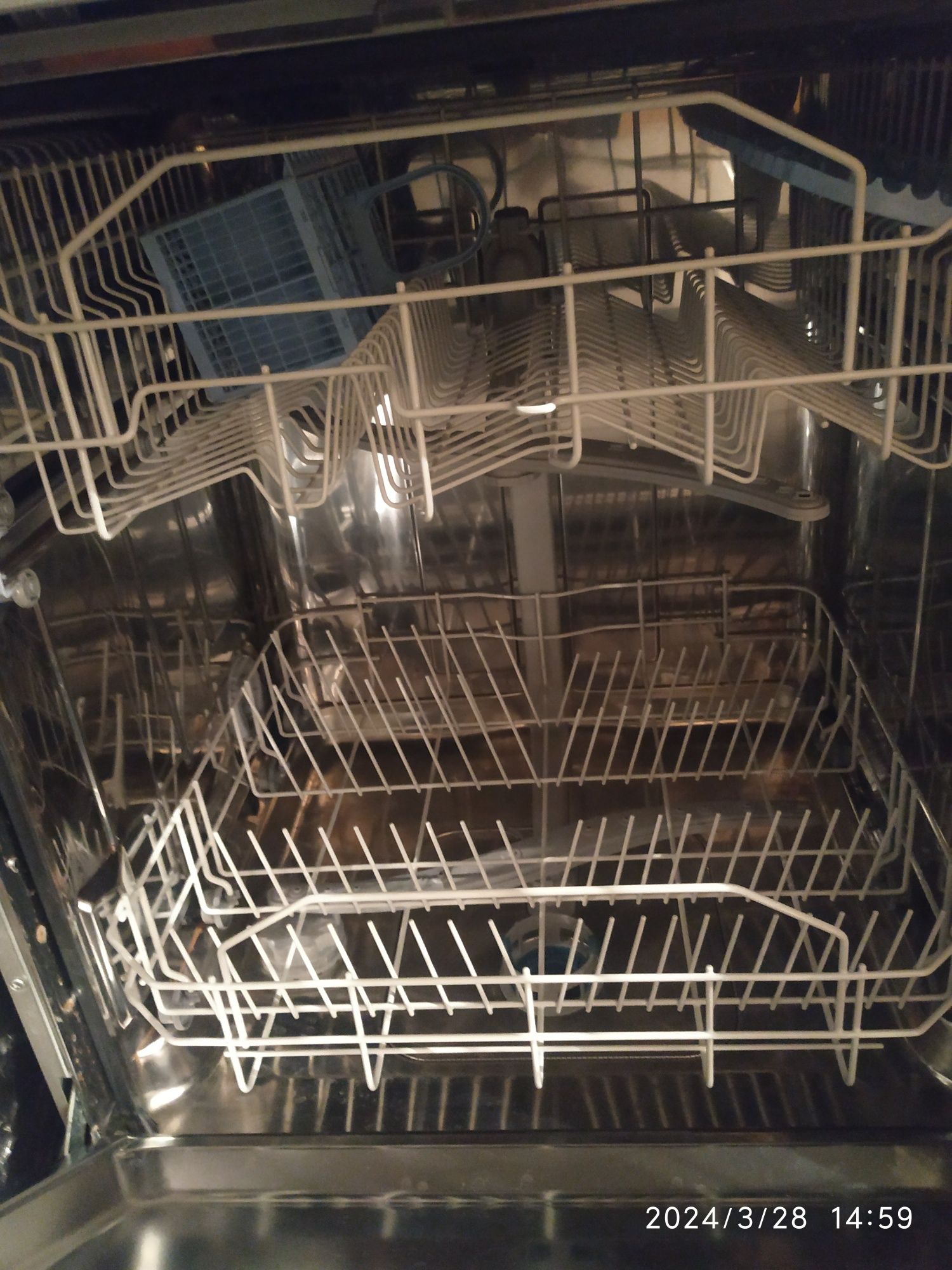 Посудомоечная машина можно на запчасти вроде работает точно незнаю