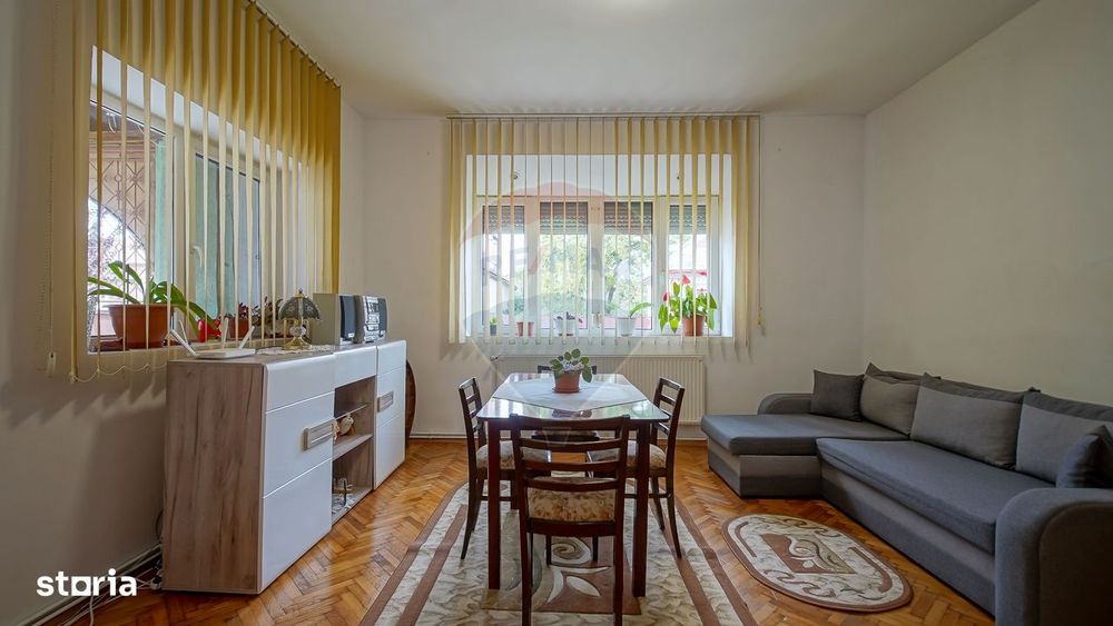 Casa spatioasa cu teren generos, in zona centrala a Sacelelor