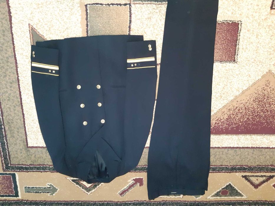 Costum cadru militar de marină