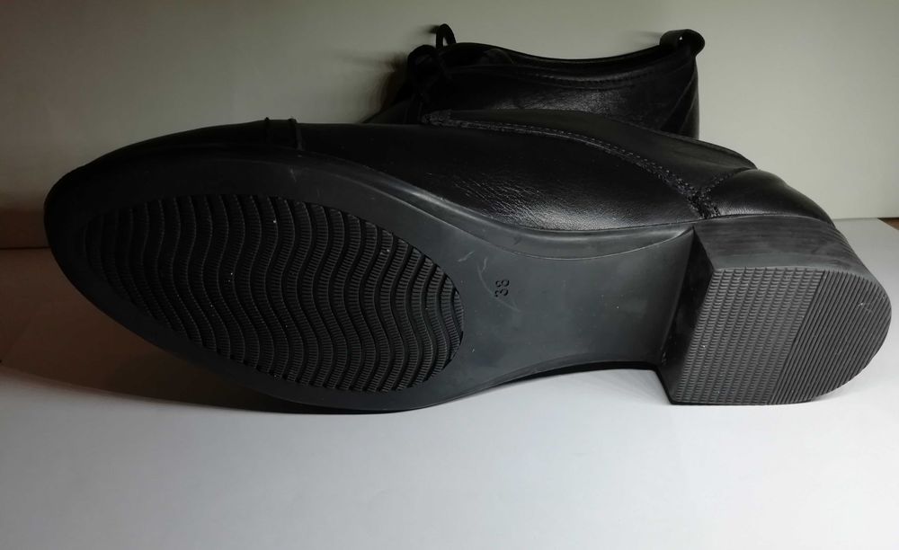 Нови дамски обувки от естествена кожа, 38 номер.