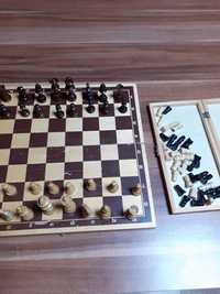 Шах   с  дървени  фигури .Декоративен пищов
