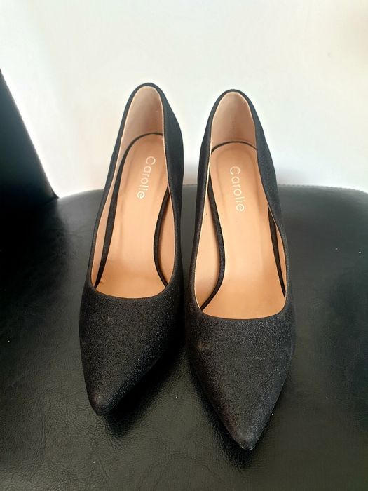 Pantofi stiletto aproape noi