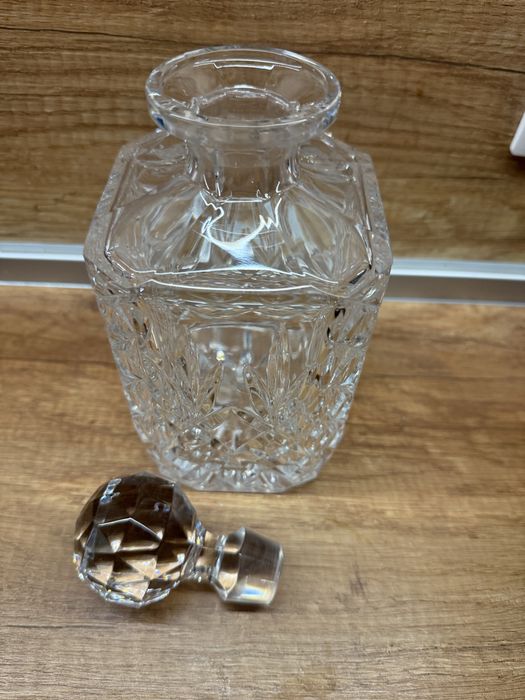 Стъклен декантер за алкохол