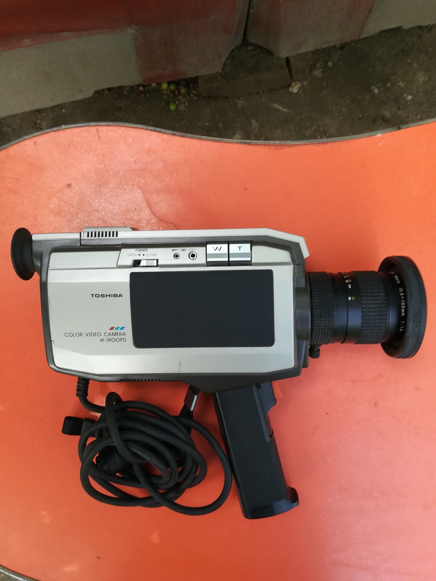 Toshiba color video camera IK-1900PD