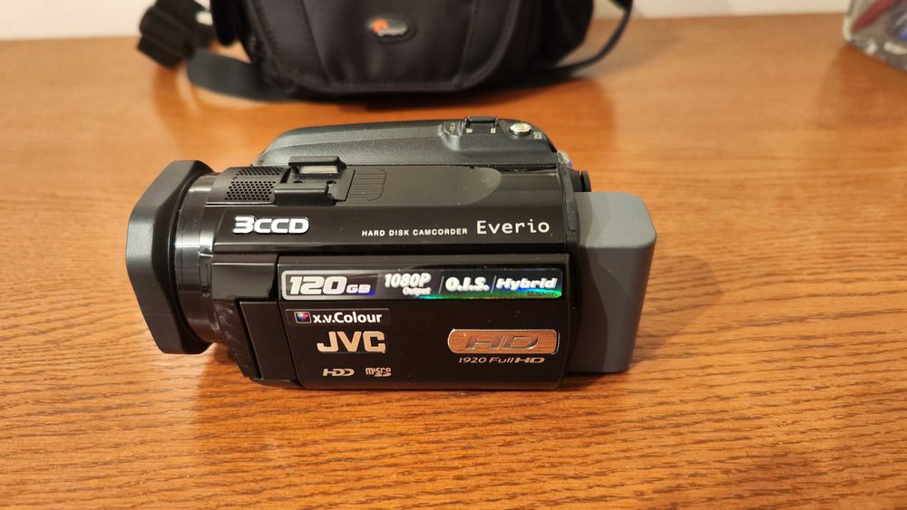 JVC GZ-HD6 3CCD 120GB Everio High-Def Camcorder - като нова!