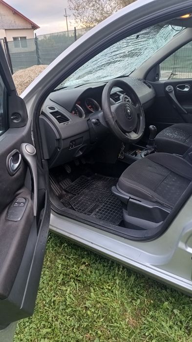 Renault Megane avariat