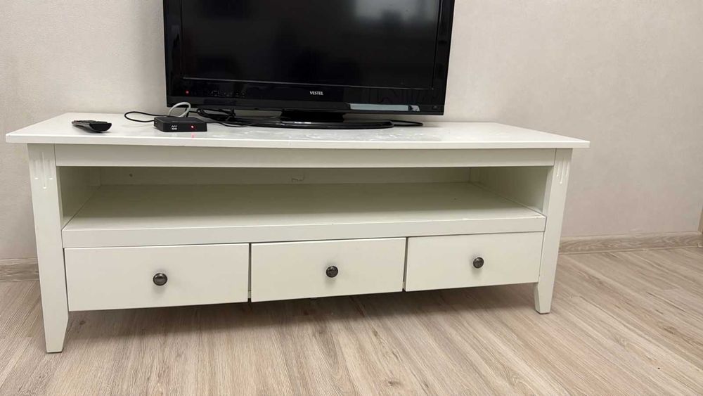 Тумба под ТВ - в хорошем состоянии