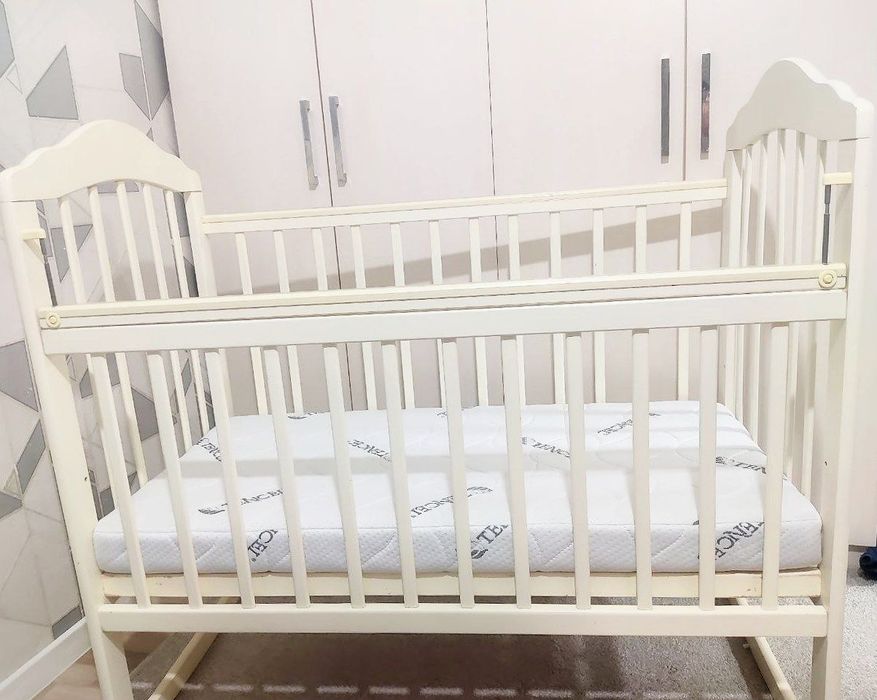 СРОЧНО продается Детская кровать с матрасом