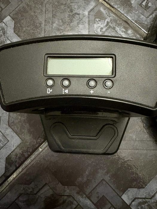 Robot aspirator Philips FC8810 în stare bună, mic defect încărcare