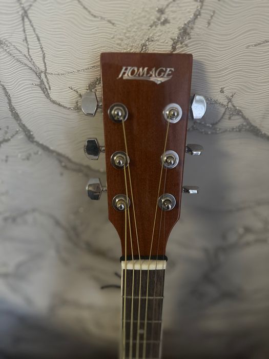 Продам акустическую гитару Homage в отличном состоянии!