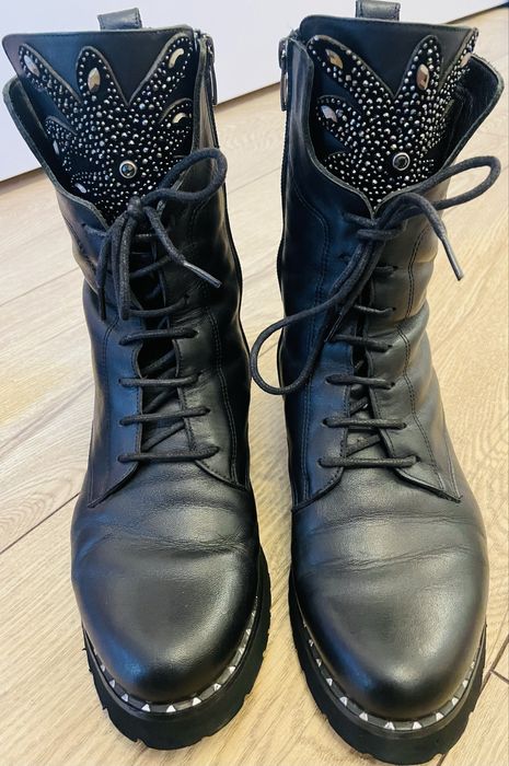 Черни боти естествена кожа Sara Pen