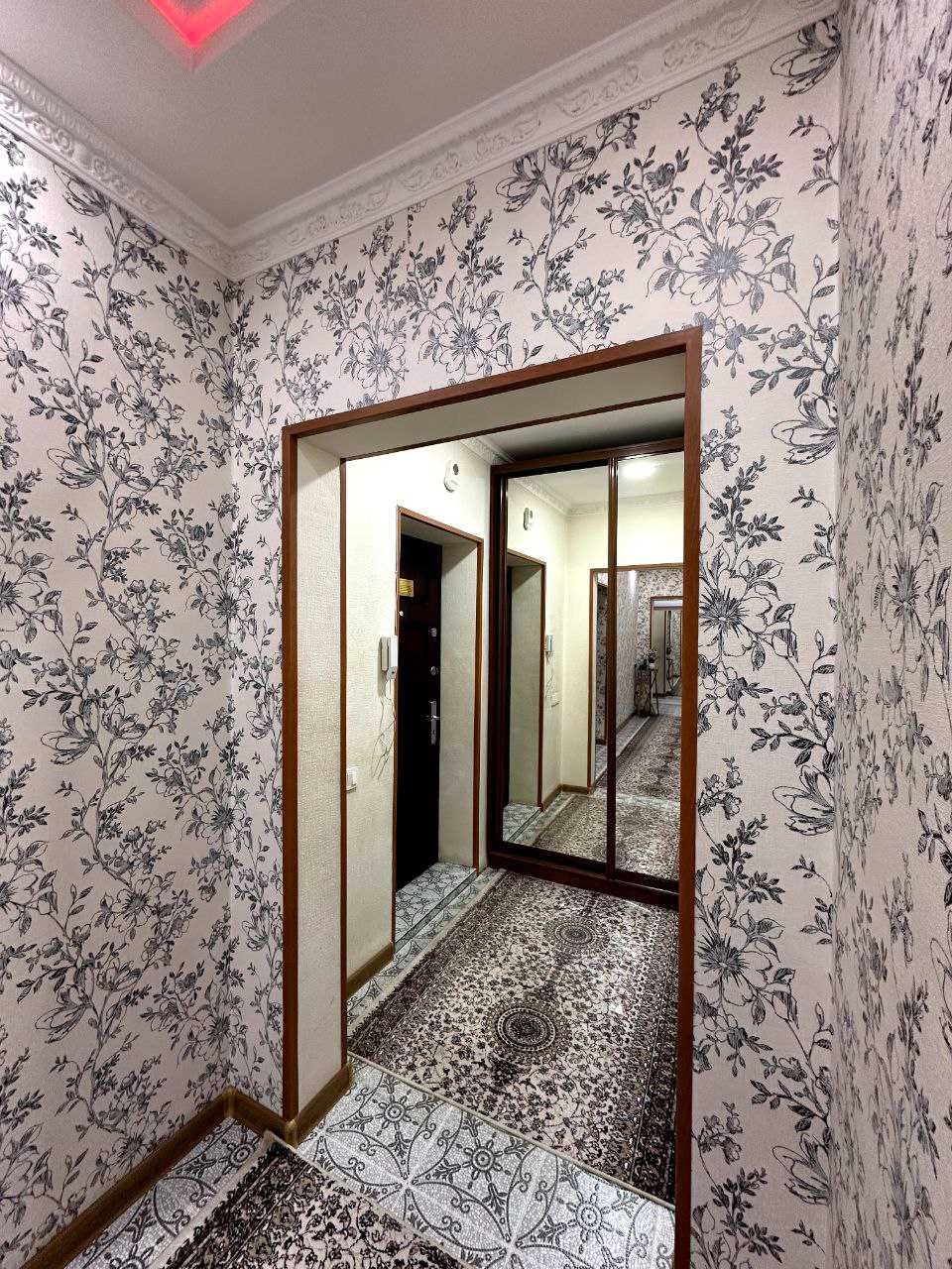 Продаётся 4-х комн. квартира на Бобура. Яккасарайский РОВД. Франция пл