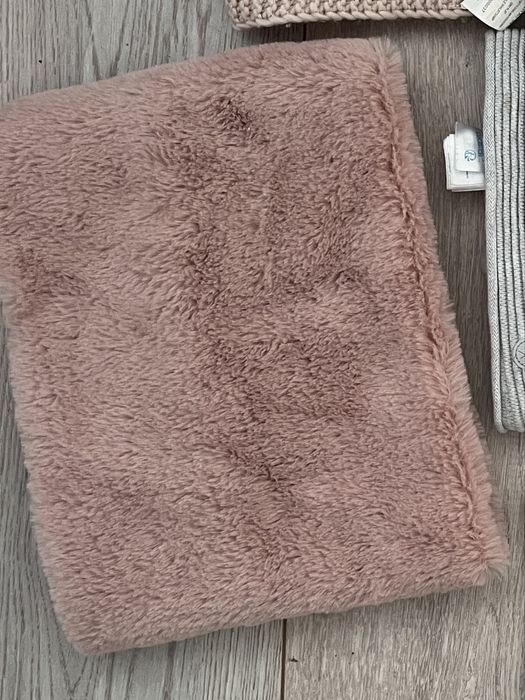 Зимни маркови шапки и шалове