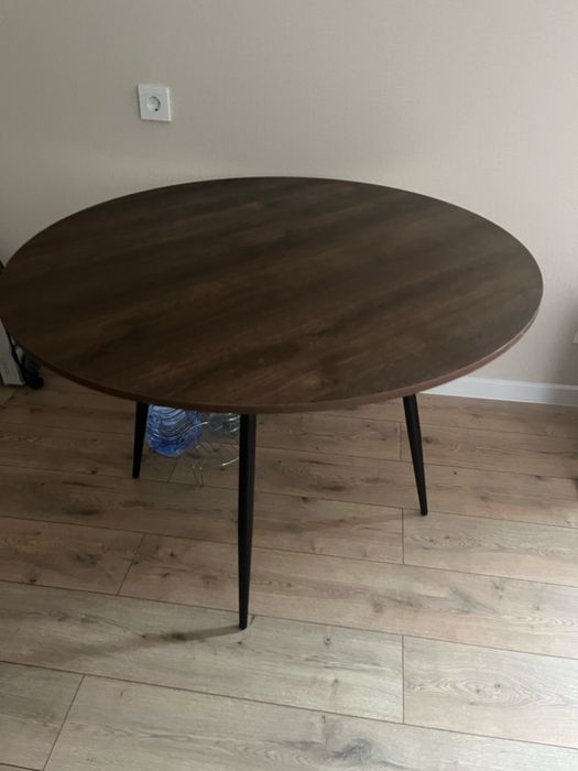 Продаю стол новый