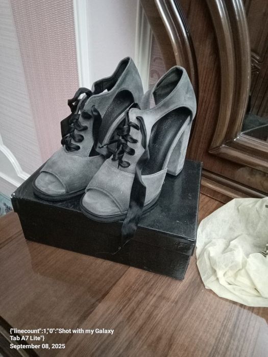 Ayollar tuflisi sotiladi