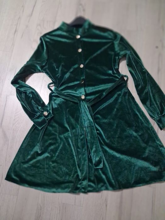 Vând rochie de catifea elastica midi!