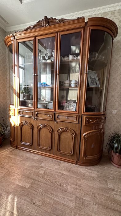 Продается шкаф для посуды