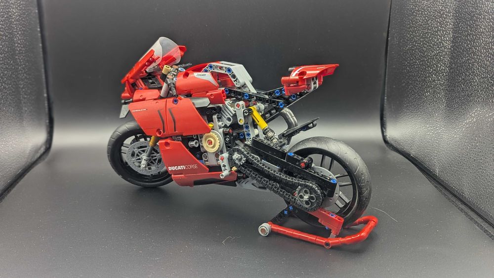 Lego Technic 42107 Ducati Panigale V4 R