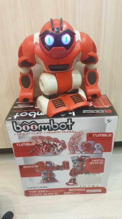 BOOMBOT Интерактивен робот