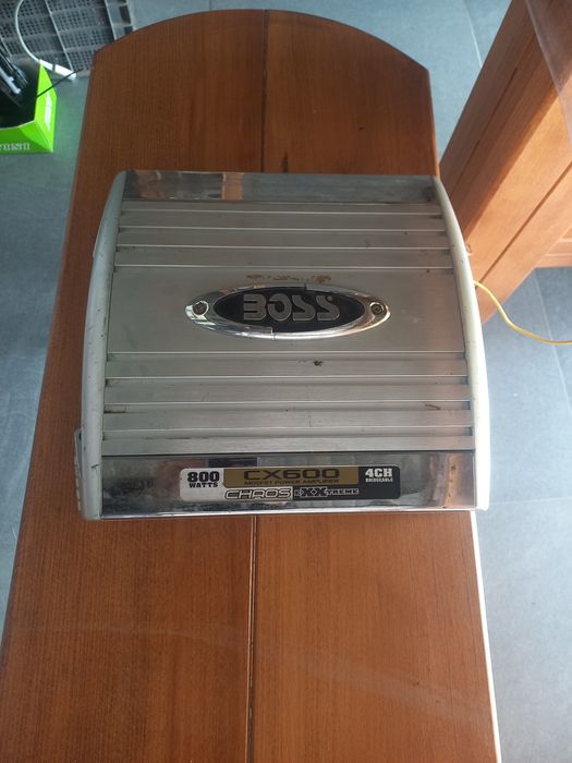Vând amplificator auto