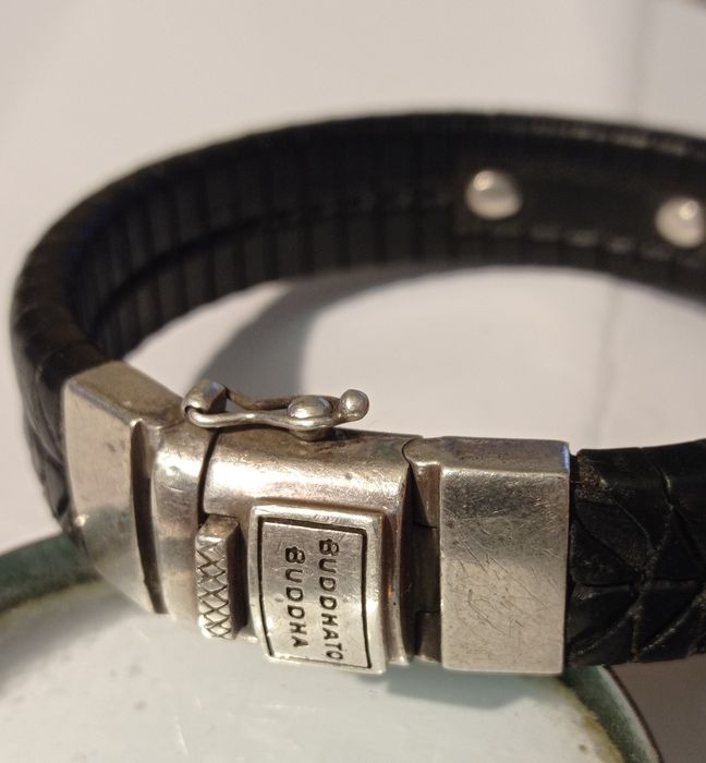 Vând sau schimb brățară Buddha to Buddha din argint și piele împletită