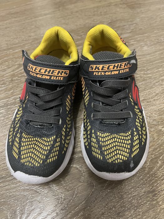 Adidasi Skechers cu leduri copii , marimea 32