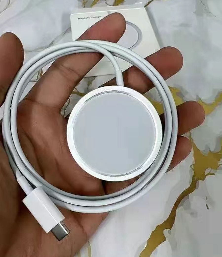 Беспроводное зарядное устройство MagSafe for Iphone/Apple