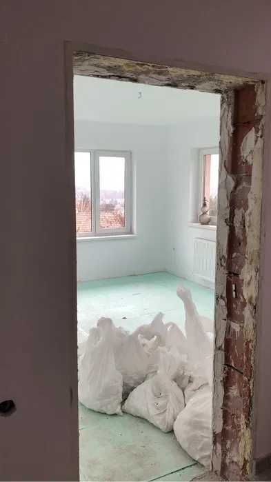 Firma de demolari,taiere pereti beton armat,decopertari gresie faianta