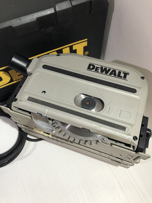 Circular cu plonjare DeWalt DWS 520