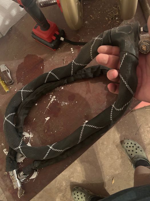 Два броя заключвалки за скутер