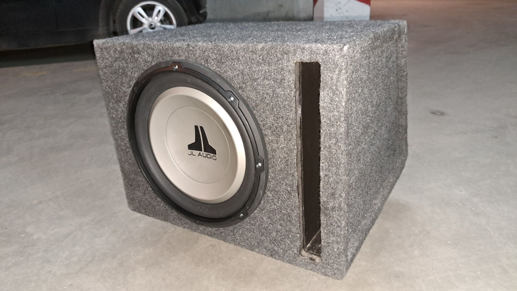 JL Audio 12W1v2-4

 subwoofer баскаса