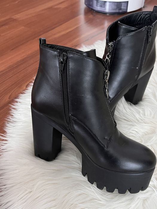 Дамски боти с ток Megias