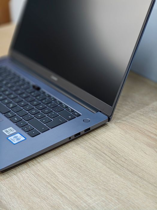 Huawei MateBook D15 / Core i3-10110U / 8GB DDR4 / SSD 256GB / 15.6"