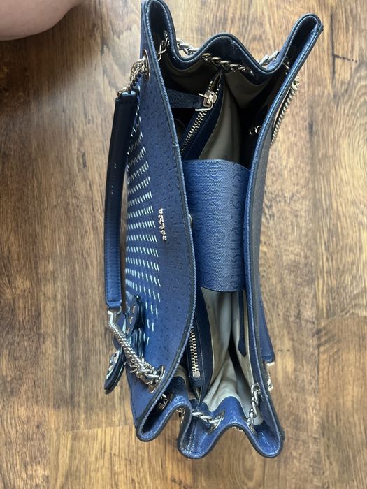 Нова Чанта GUESS
