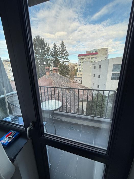 Inchiriez apartament