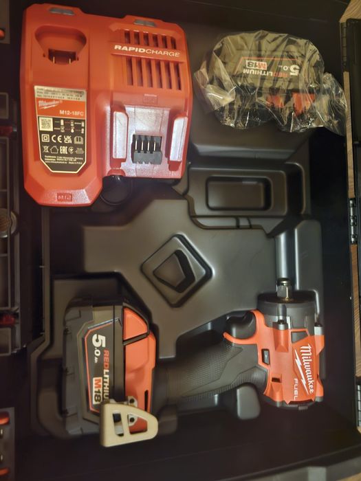Pistol impact Milwaukee M18FIW2 12, acumulatori+încărcător