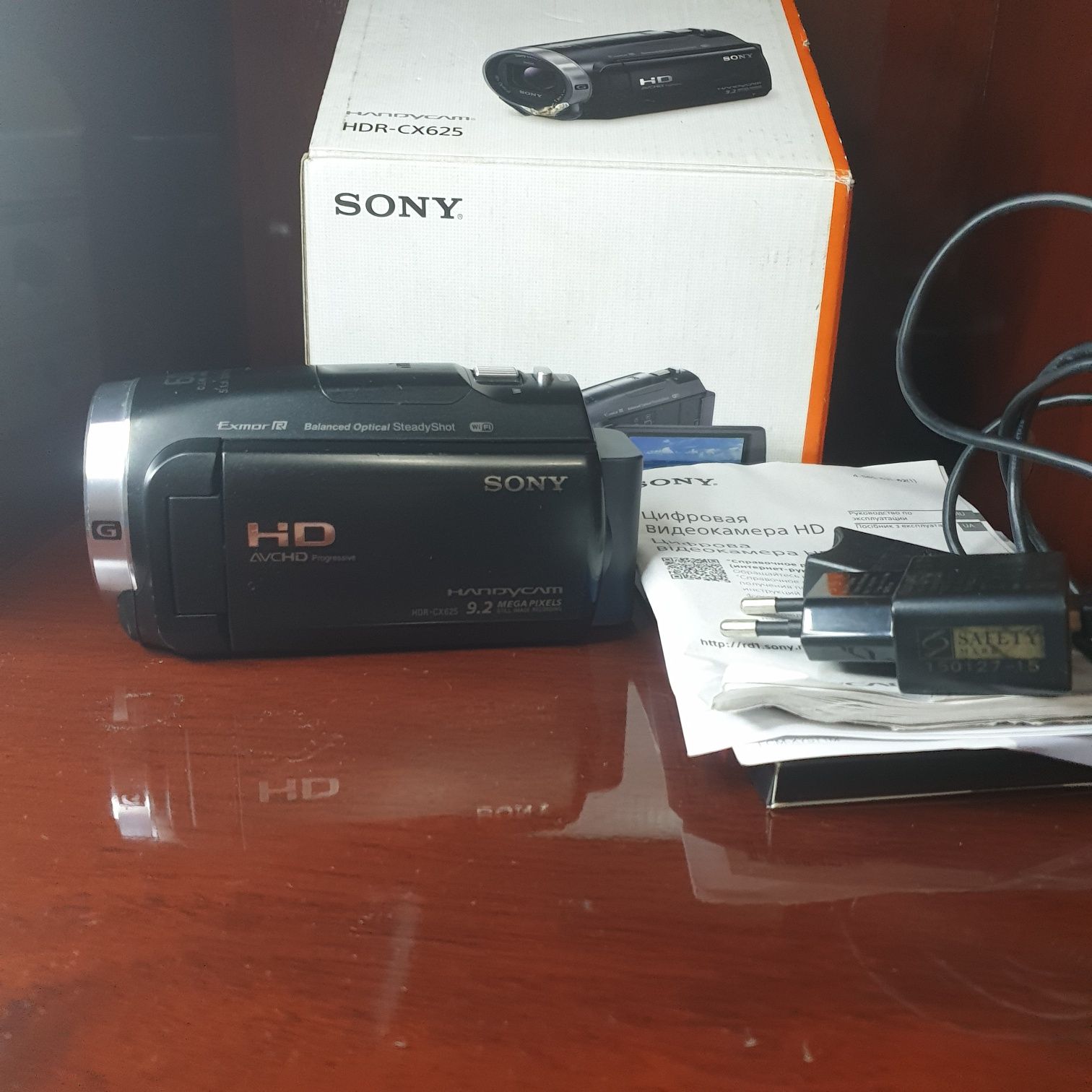 Продам Видеокамеру Sony HDR CX625