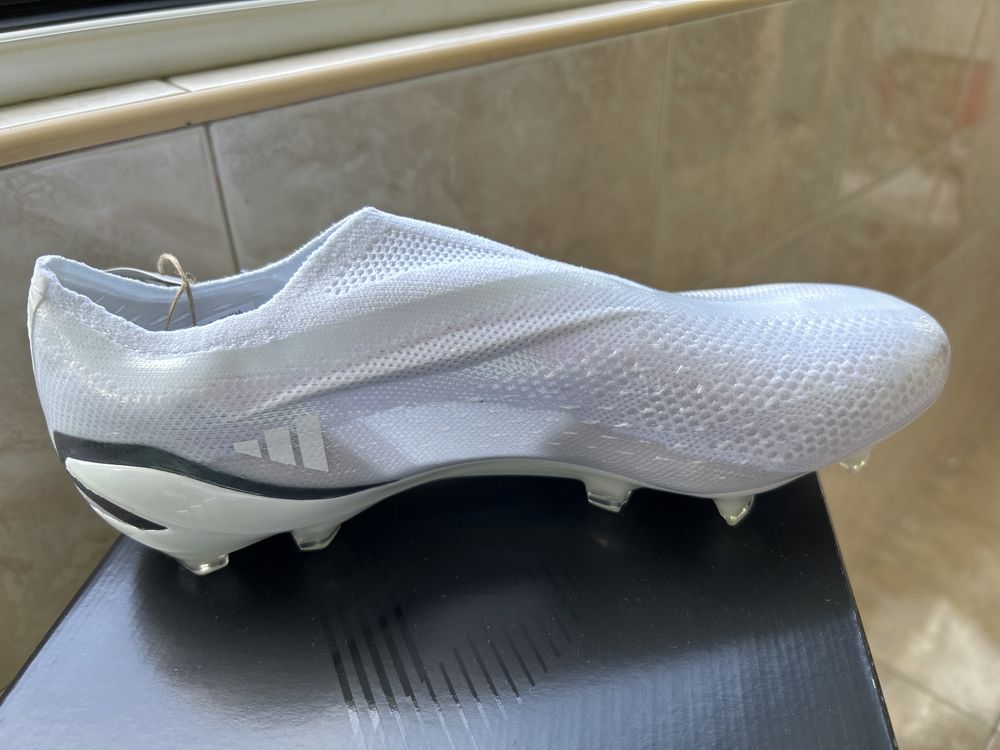 Нови маратонки Adidas - 44 и Футболни обувки Adidas- сега за 380 лв.