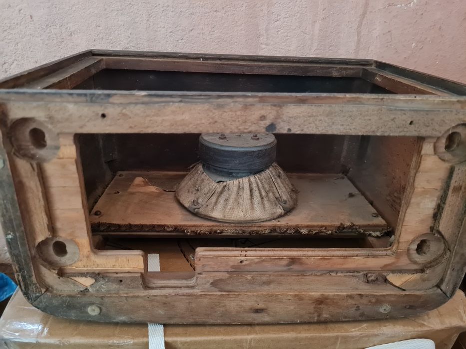 Carcasa radio romanesc Romanta, comunism