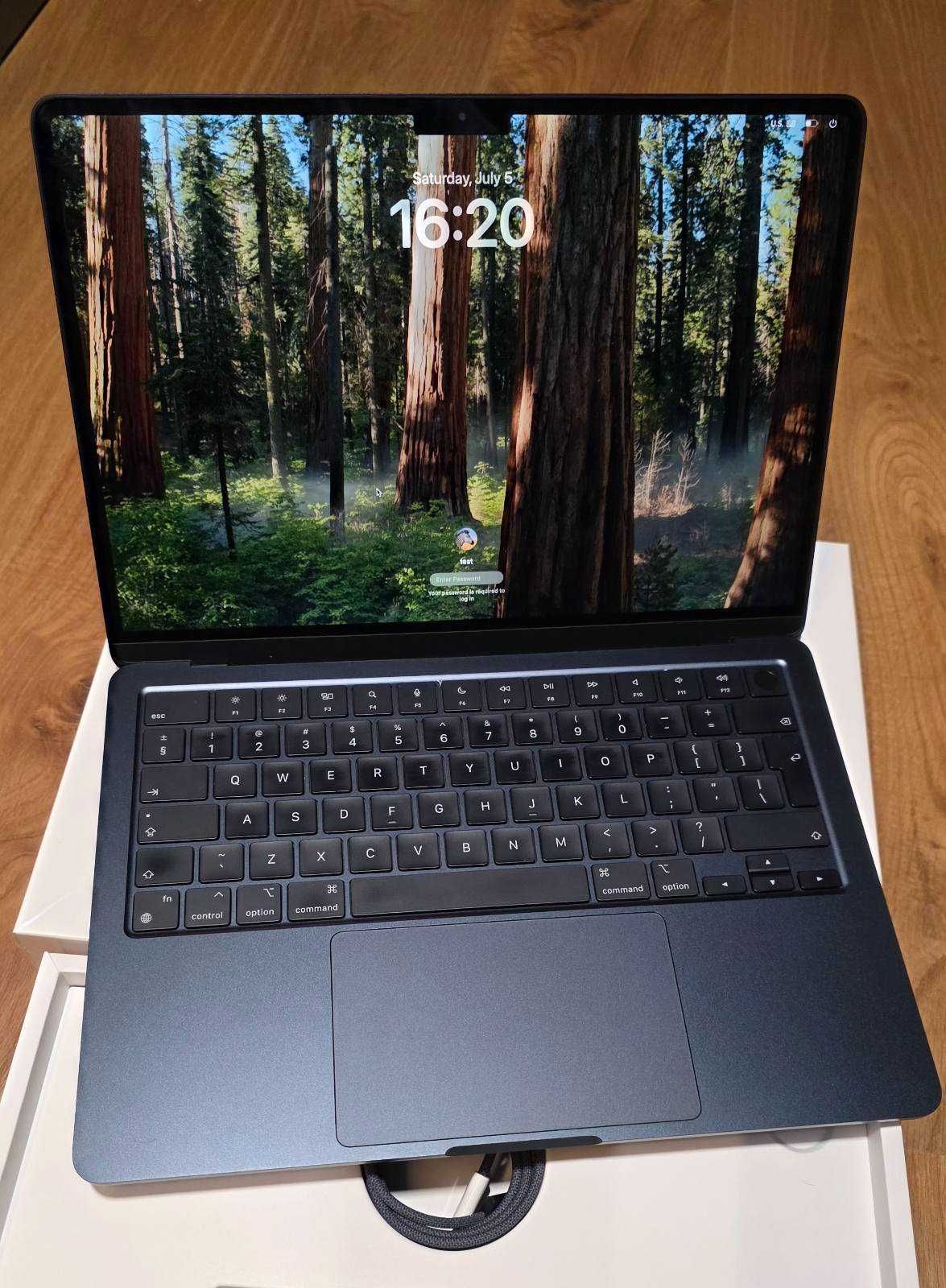 MacBook Air 13-инчa M2 чип 8GB RAM 256GB SSD