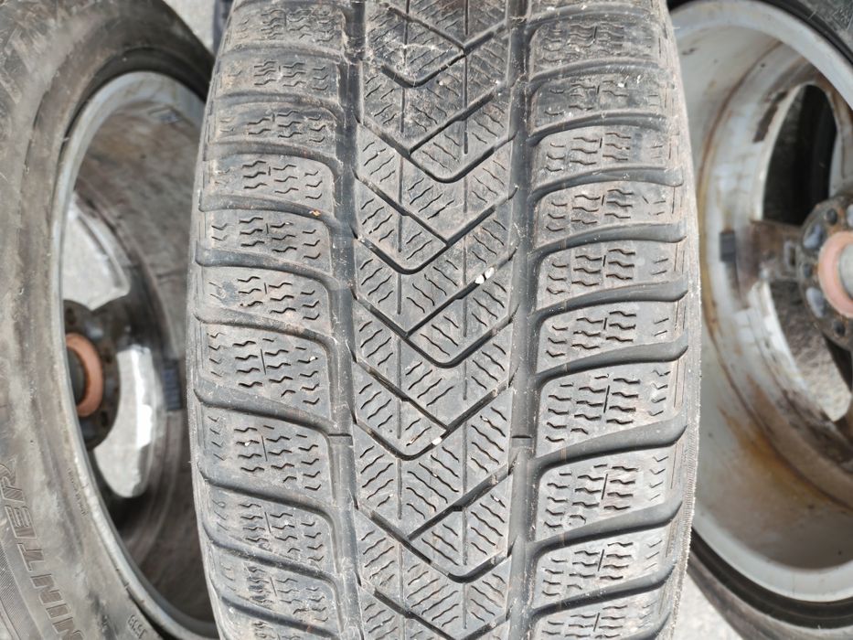 Vând 4 jante aliaj R18 pt VW Tiguan cu 4 anvelope de Iarna 225.55.18