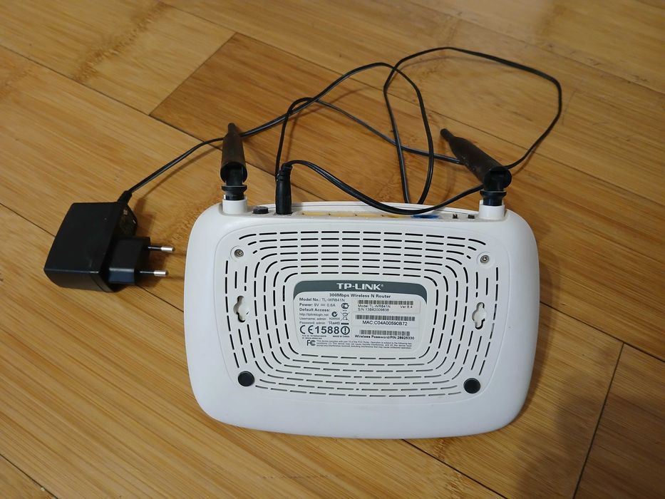 Router tp-link model TL-WR841N