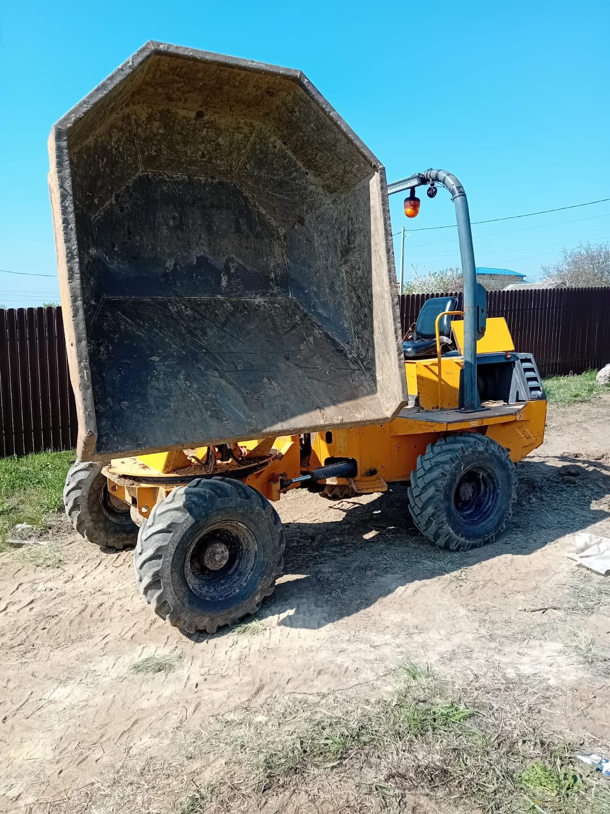 Dumper benford basculabil cu rotire