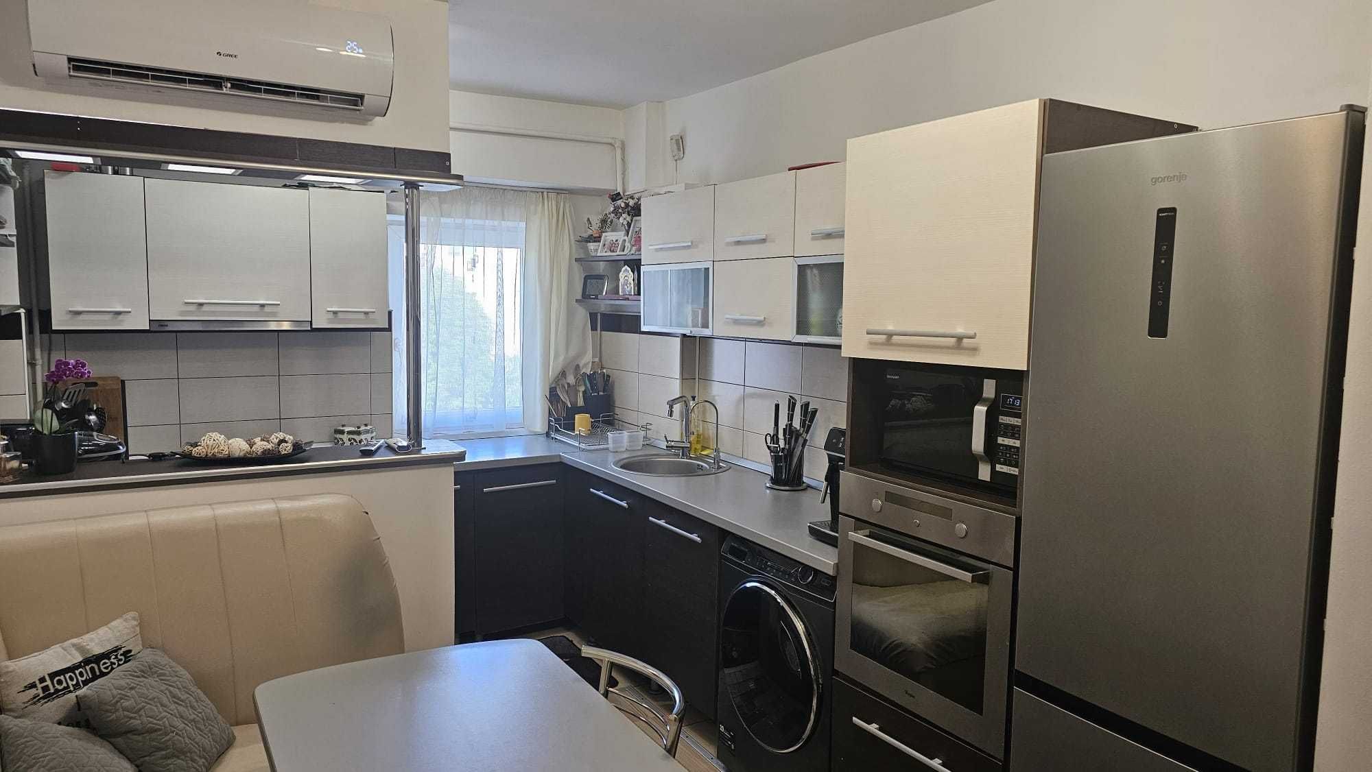 Apartament 2 camere decomandat, etaj 2, Sensul Vechi, utilat, parcare