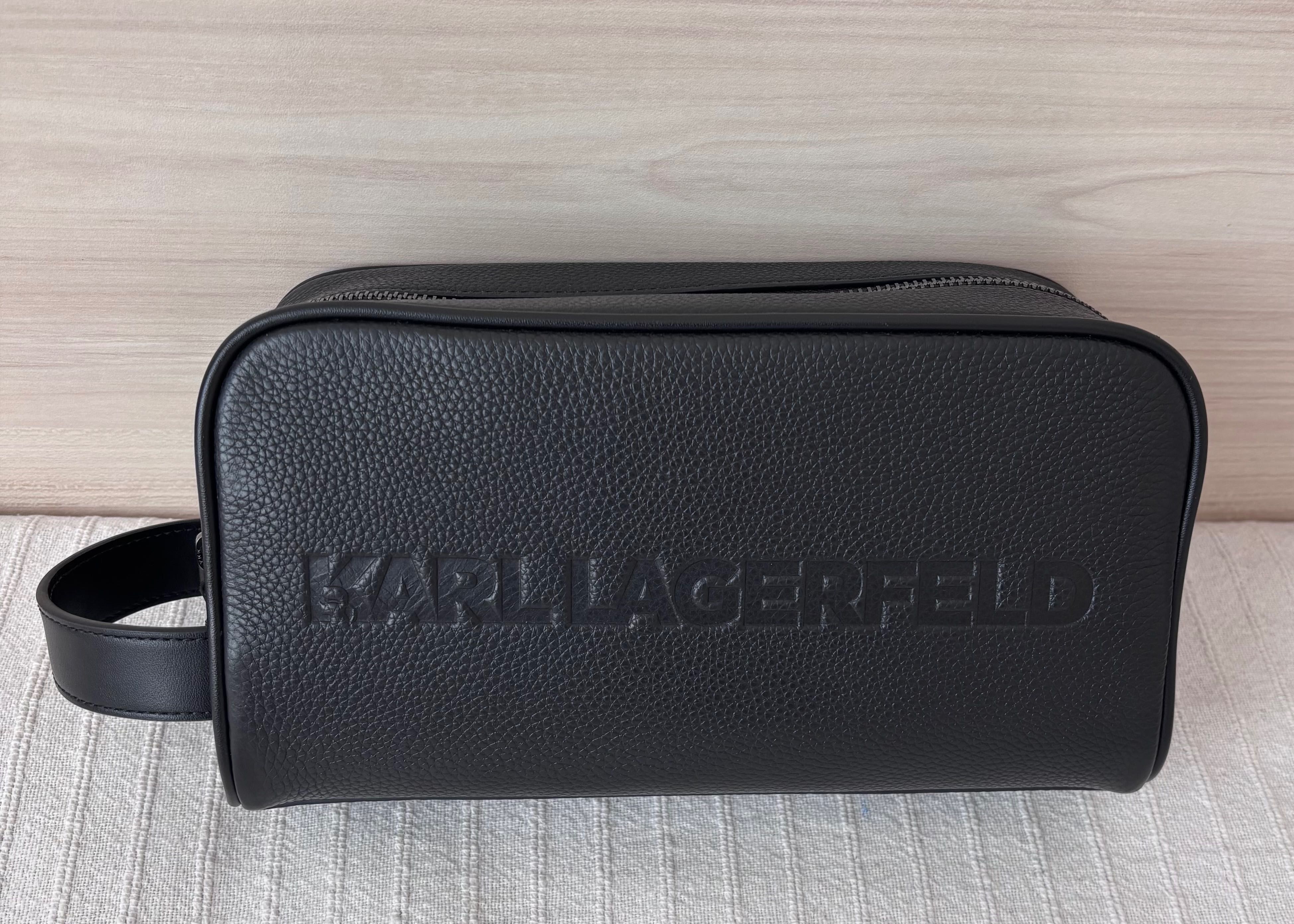 Karl Lagerfeld Wash Bag - чисто нова