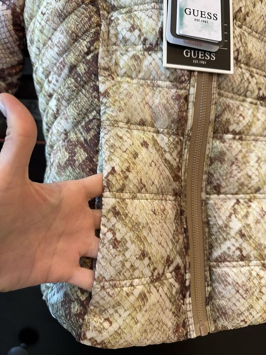 Олекотено дамско яке Guess две лица